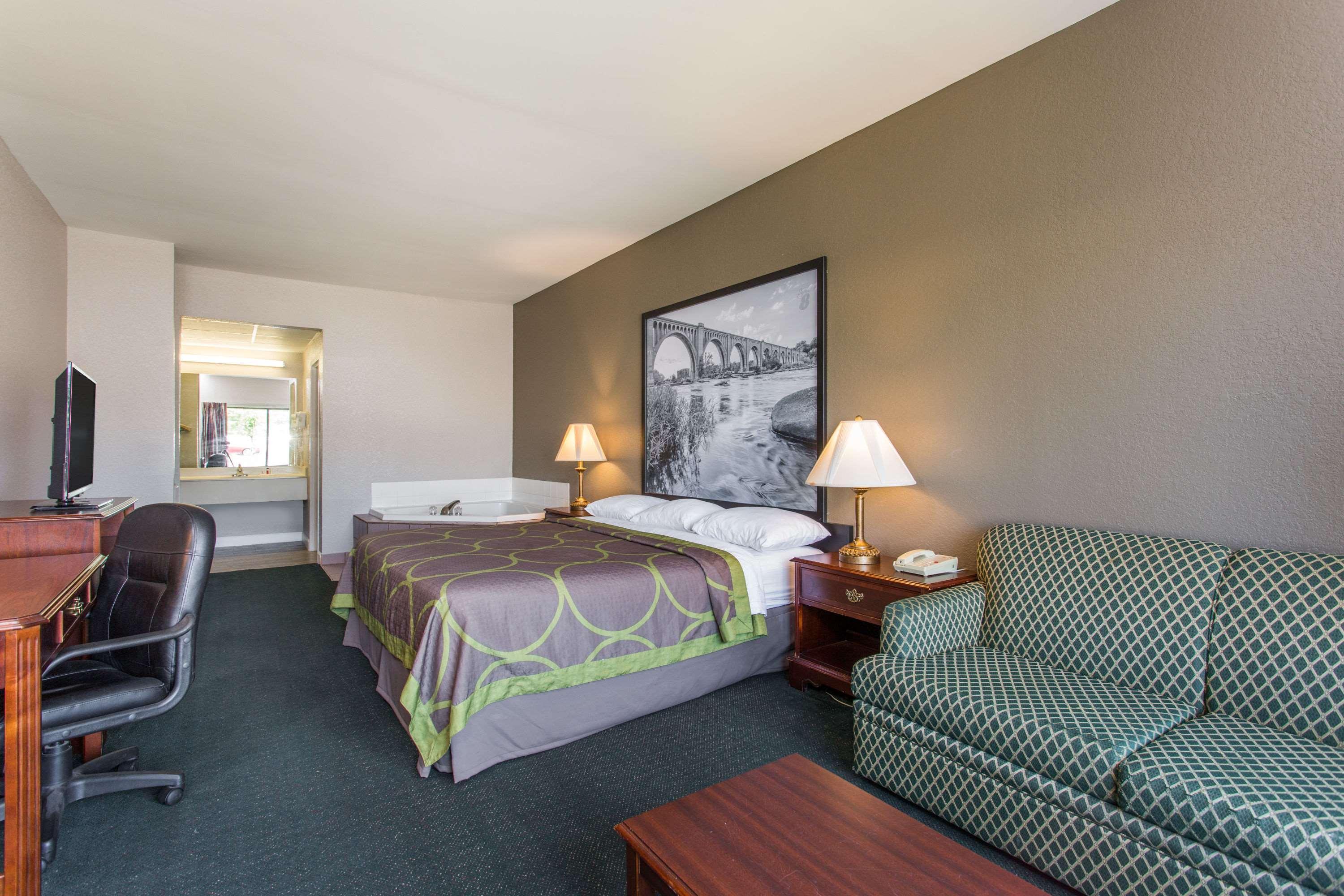 Motel Super 8 By Wyndham Petersburg Exteriér fotografie
