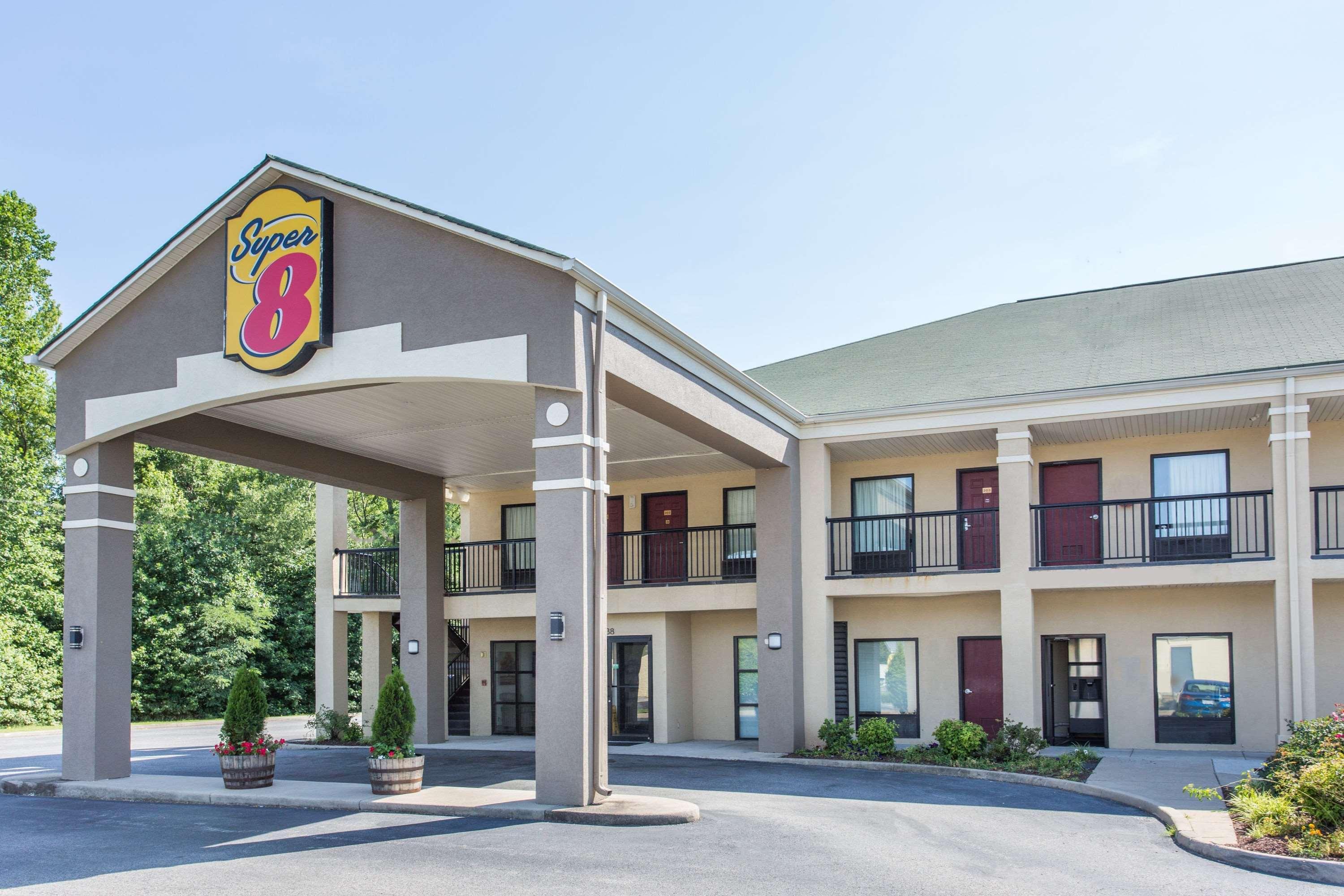Motel Super 8 By Wyndham Petersburg Exteriér fotografie